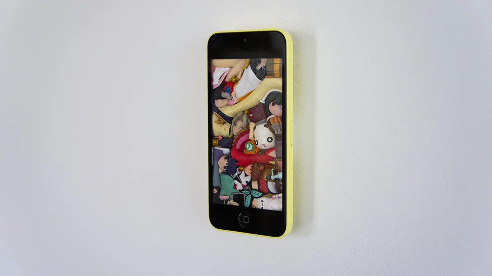 three - iPhone 5c Display - Image 4