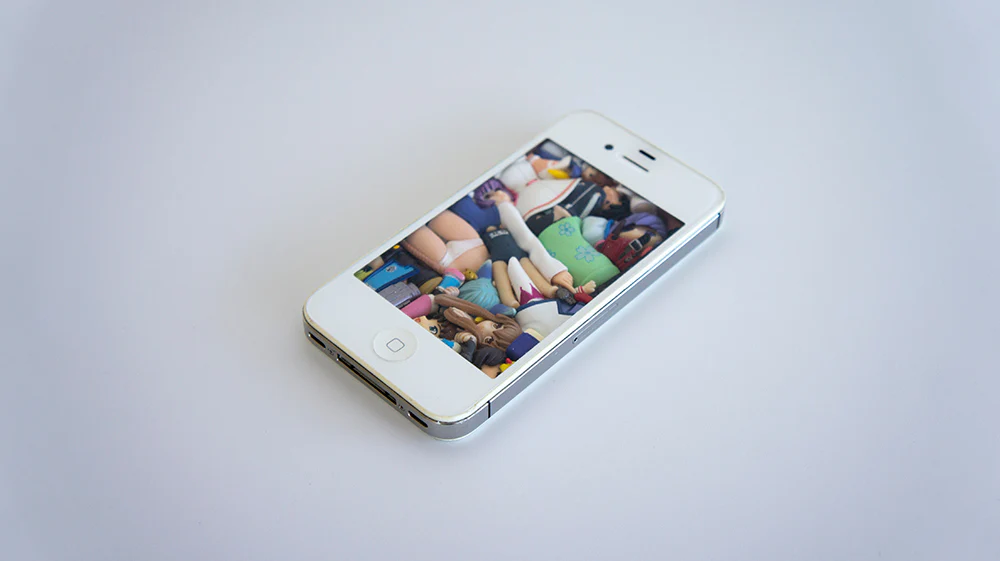 three - iPhone 4s Display - Image 2